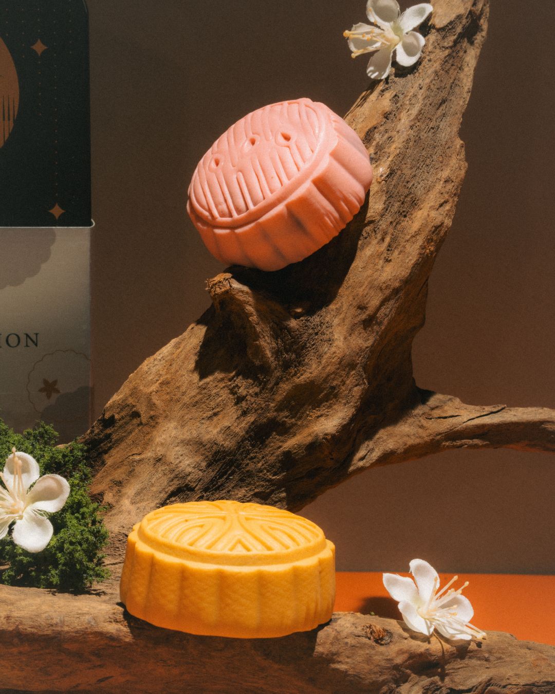 Qi-Cha Moonlit Indulgence Gift Tin (4 Mooncakes + 12 Tea Sachets)