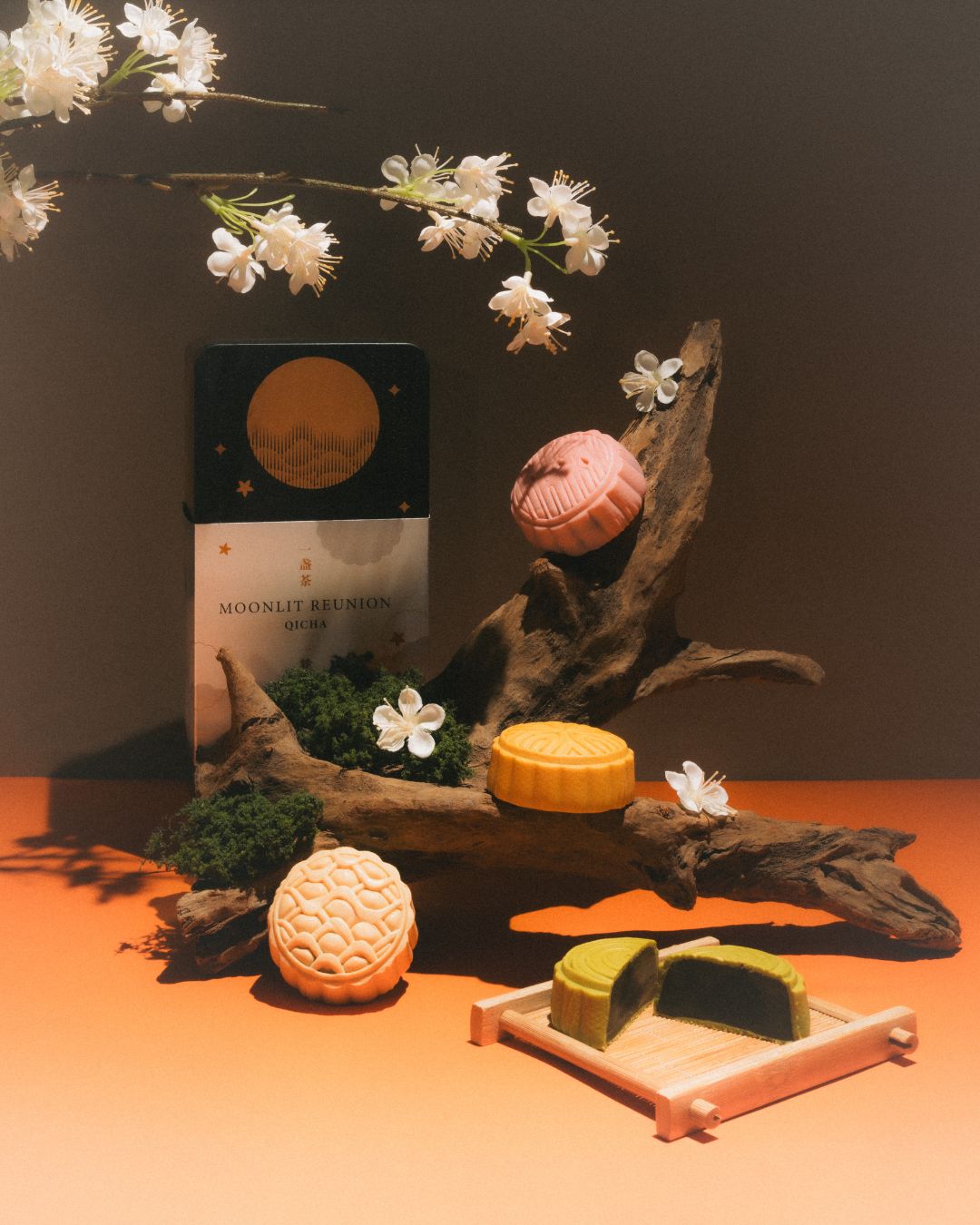 Qi-Cha Moonlit Indulgence Gift Tin (4 Mooncakes + 12 Tea Sachets)
