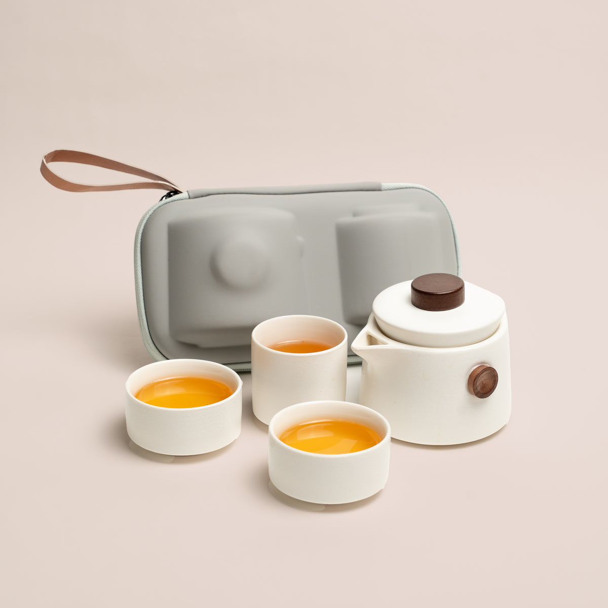 Qi-cha Momento Cloud Teapot Set: Ceramic Travel Teapot with 3 Cups &amp; Carry Case