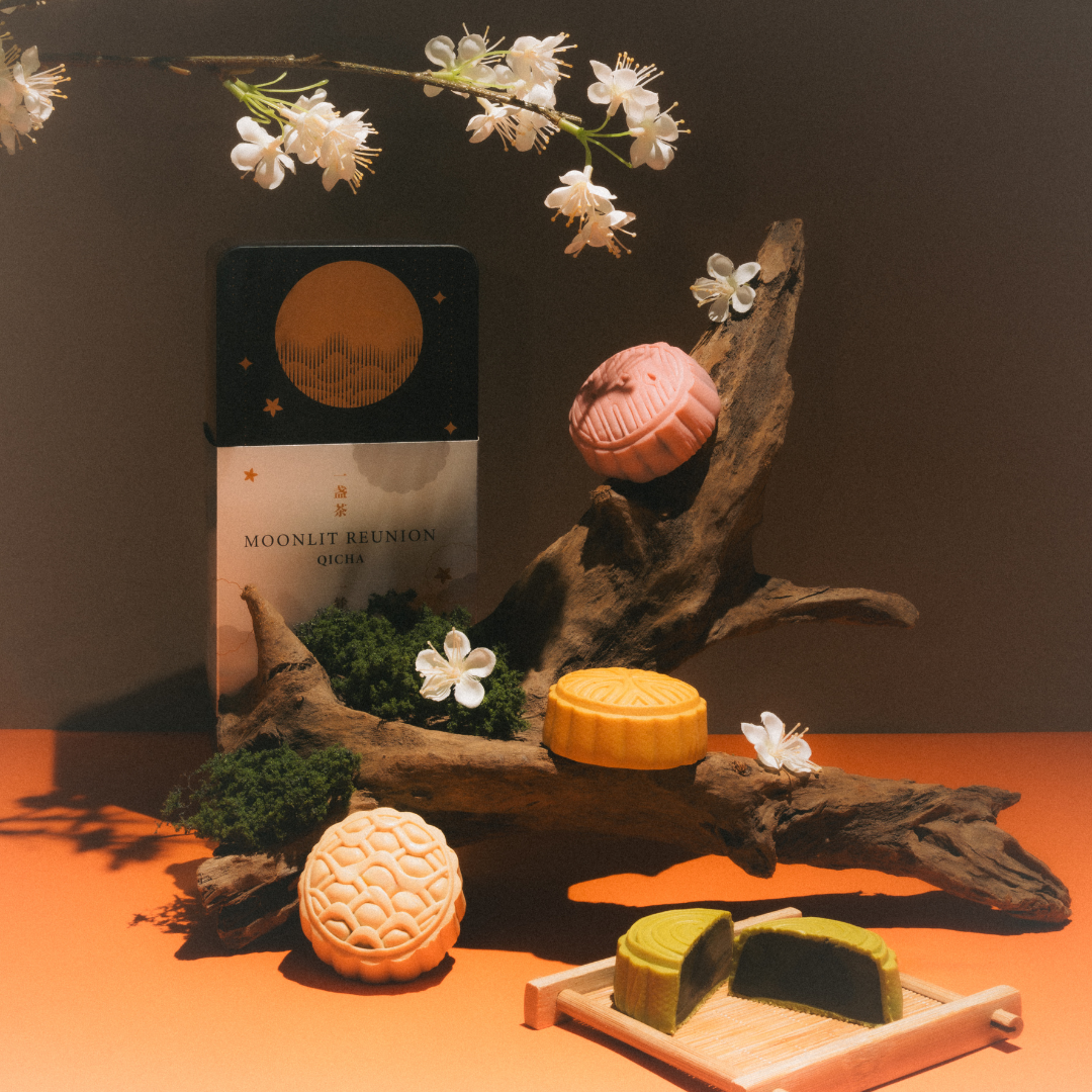 Qi-Cha Moonlit Indulgence Gift Tin (4 Mooncakes + 12 Tea Sachets)